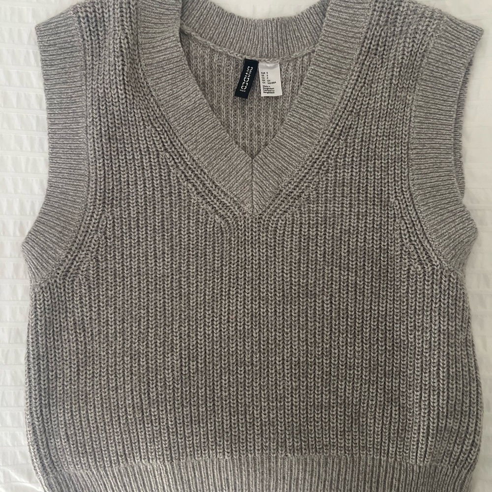 H&M Gray Knit Sweater Vest
